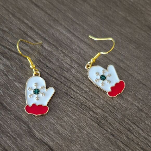 Black Friday Deals ◇ Festive Holiday Mitten Earrings with Snowflake Design - Picture 3 of 6